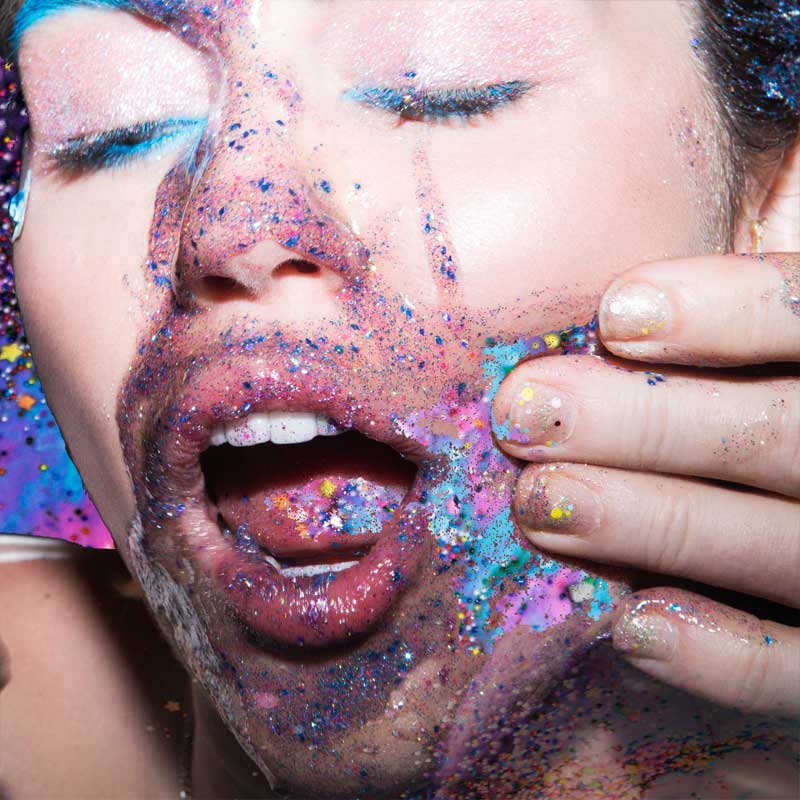 Miley Cyrus '& Her Dead PetZ'